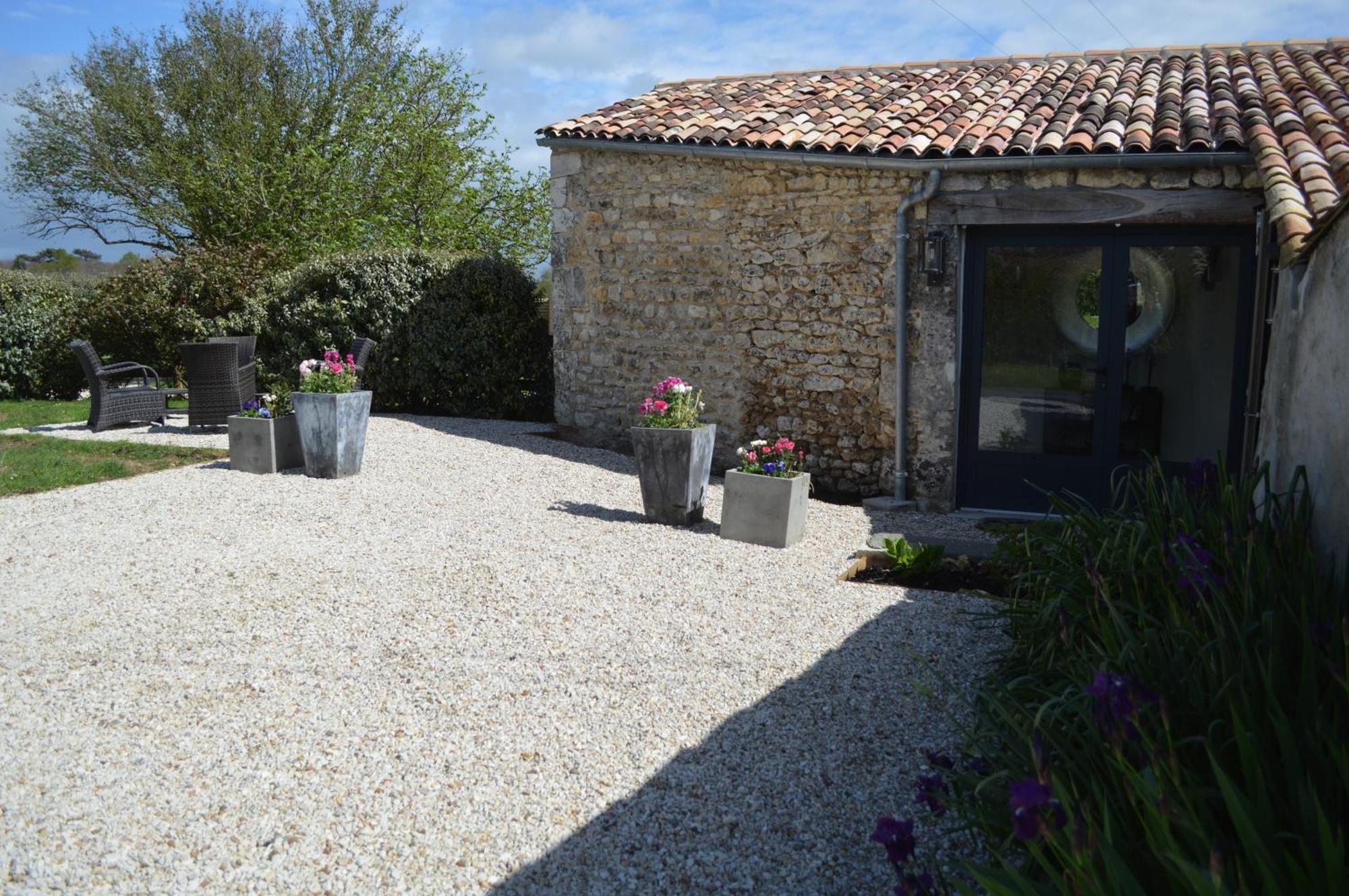 Girauderies Chambres D'Hotes/B+B Floirac  외부 사진