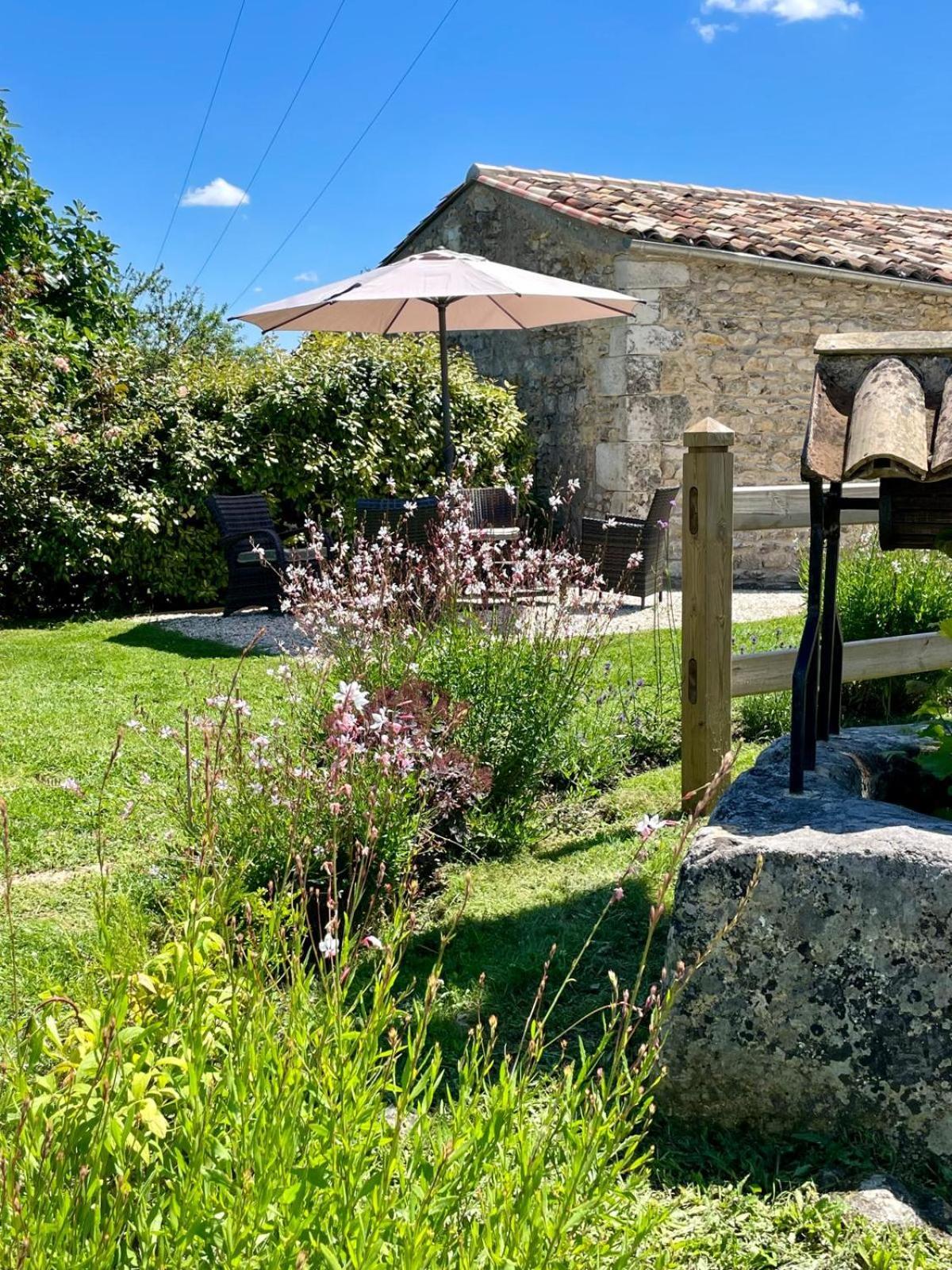 Girauderies Chambres D'Hotes/B+B Floirac  외부 사진