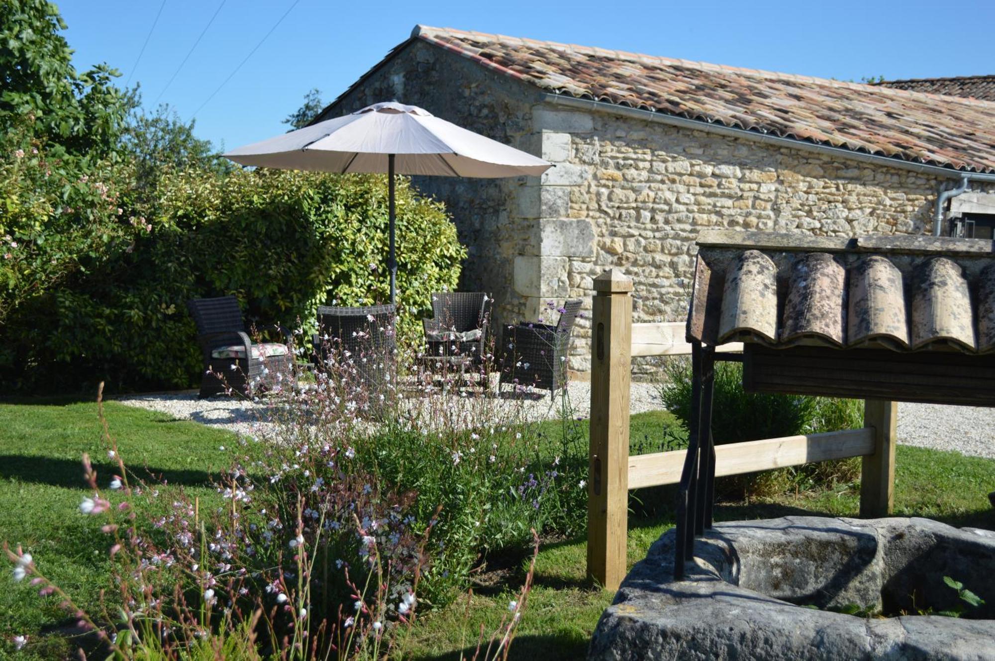 Girauderies Chambres D'Hotes/B+B Floirac  외부 사진